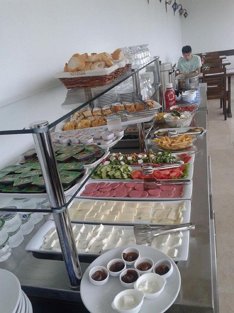 Abisso Hotel Provincia di Provincia di Istanbul Esterno foto Meze at a buffet