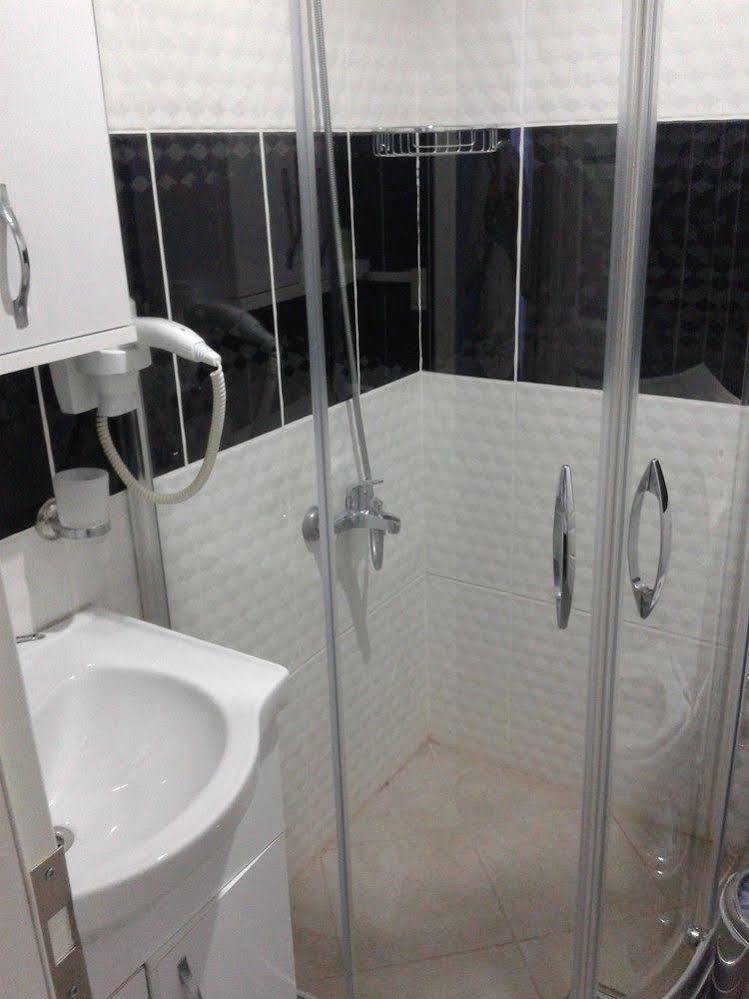 Abisso Hotel Provincia di Provincia di Istanbul Esterno foto A shower cubicle