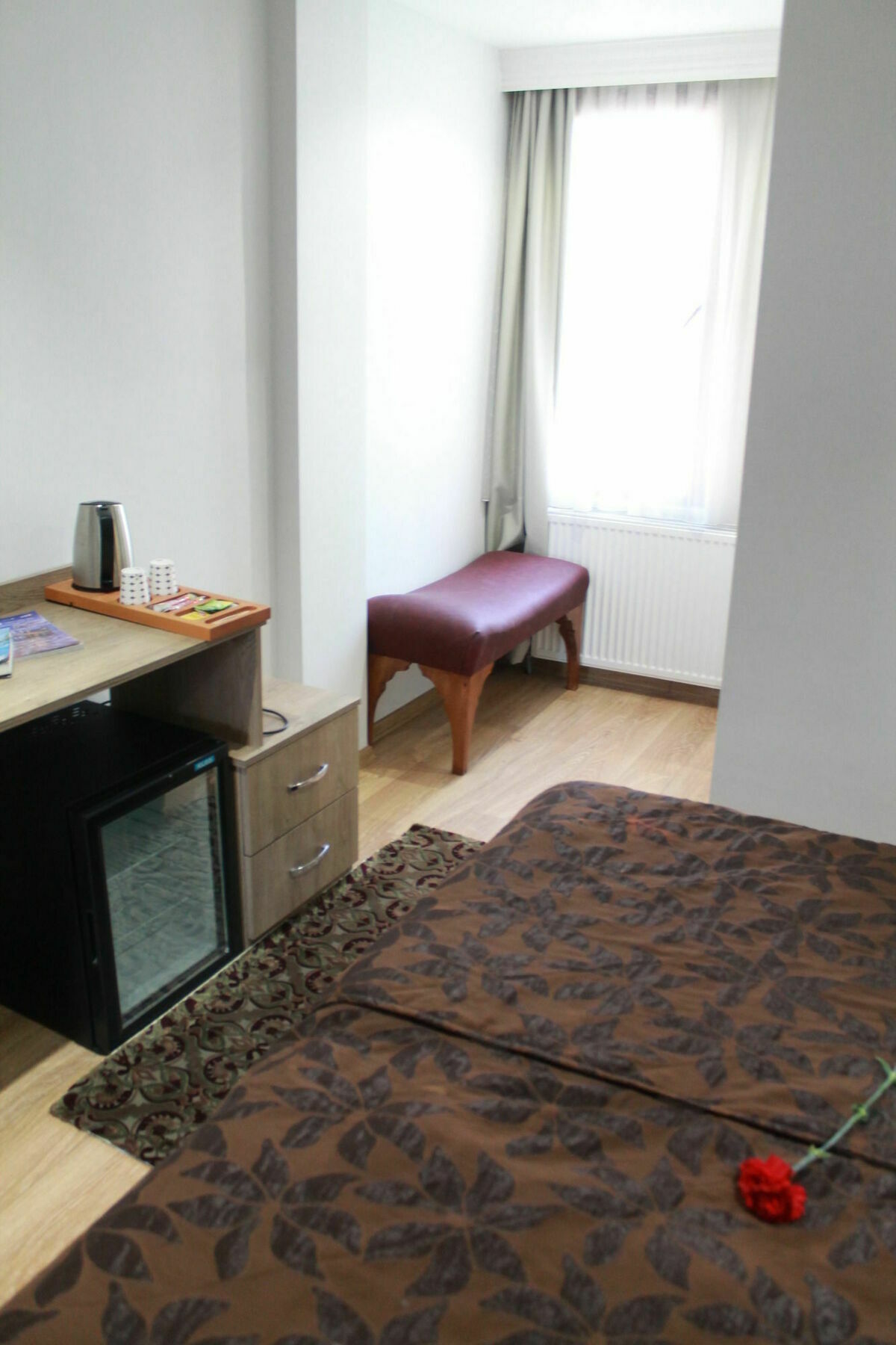 Abisso Hotel Provincia di Provincia di Istanbul Esterno foto A bench in a hotel room